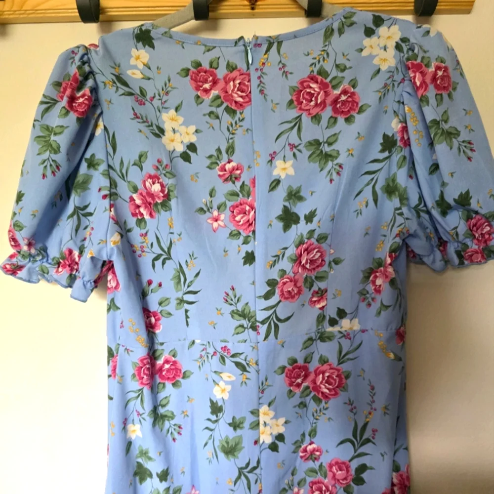 SHEIN Unity Light Blue Floral Midi Dress Puff Sleeve Off Center‎ Slit Sz Medium - Picture 5 of 7